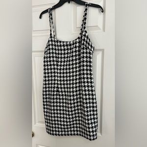 NWT NEW LOOK houndstooth black and white dress. Side zipper. Size 8 US.
